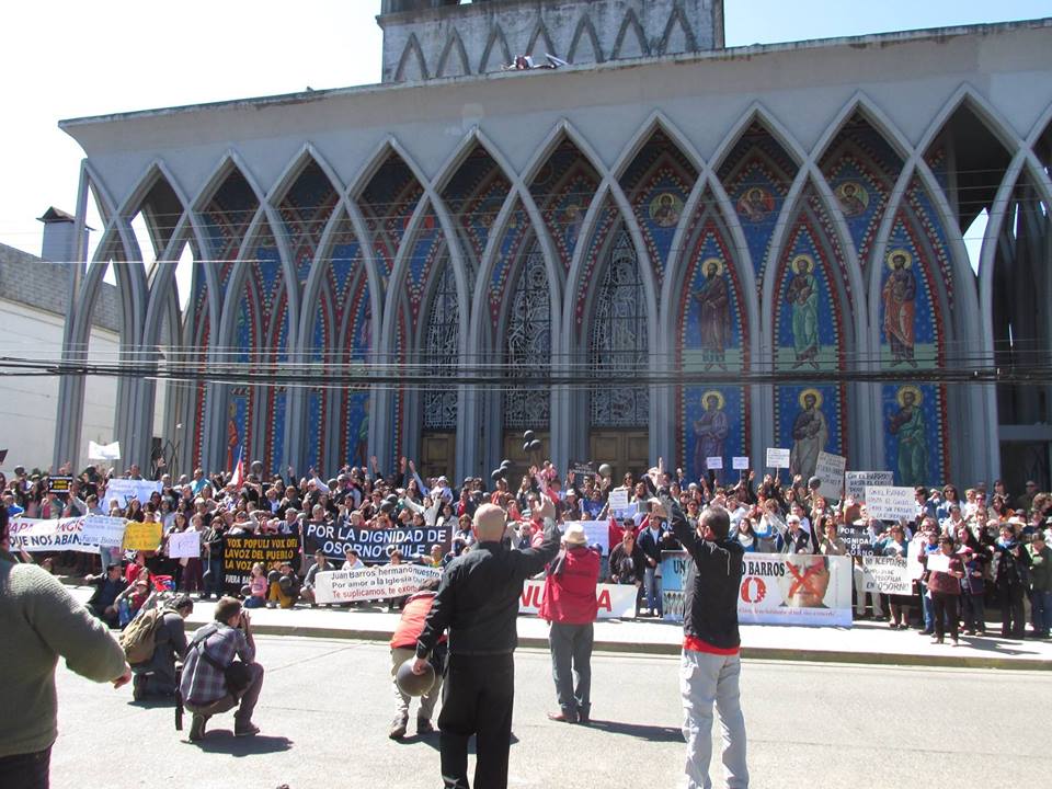 Osorninos envían carta al Papa por sus dichos contra la ciudad y por defender a obispo vinculado a pedófilo Karadima