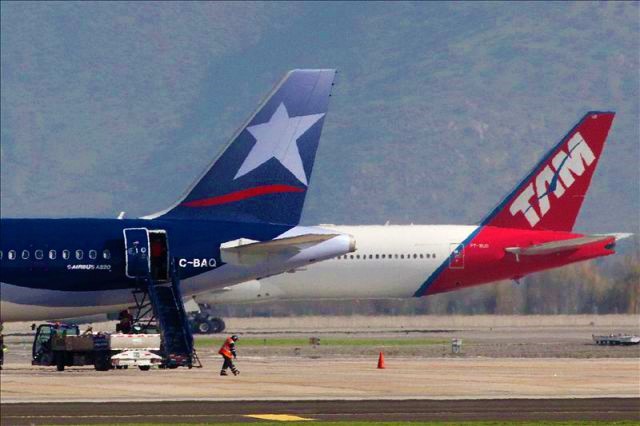 Retrasos  por corte de luz en aeropuerto. Gobierno no explica la impunidad de la empresa