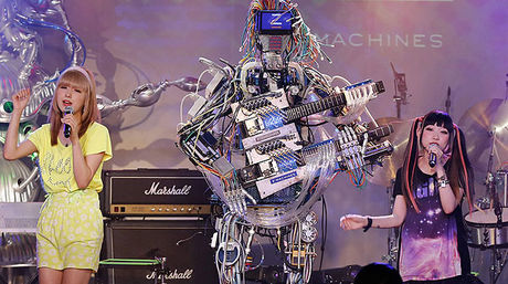 VIDEO: Un guitarrista con 78 dedos y un baterista con 22 brazos: La música del futuro la tocarán los robots