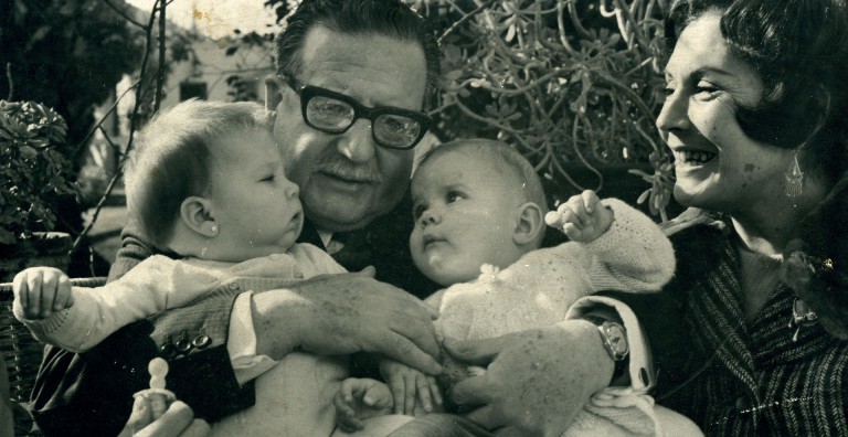 Ve el emotivo documental «Allende, mi abuelo Allende», de su nieta Marcia sobre la vida familiar del presidente