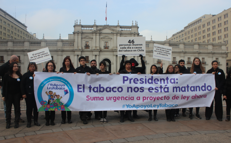 Solicitan a la Presidenta Bachelet otorgar suma urgencia a Proyecto de Ley de Tabaco