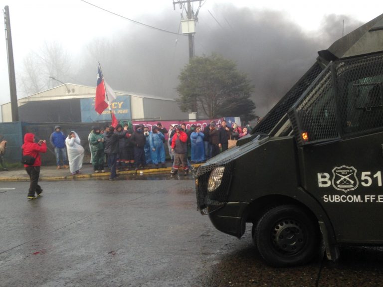 FOTOS: Brutal represión a trabajadores salmoneros de Multiexport que están en huelga legal