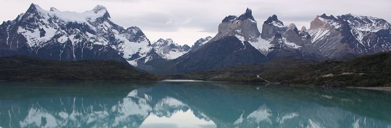 Turismo y salmonicultura, una combinación incompatible para la Patagonia