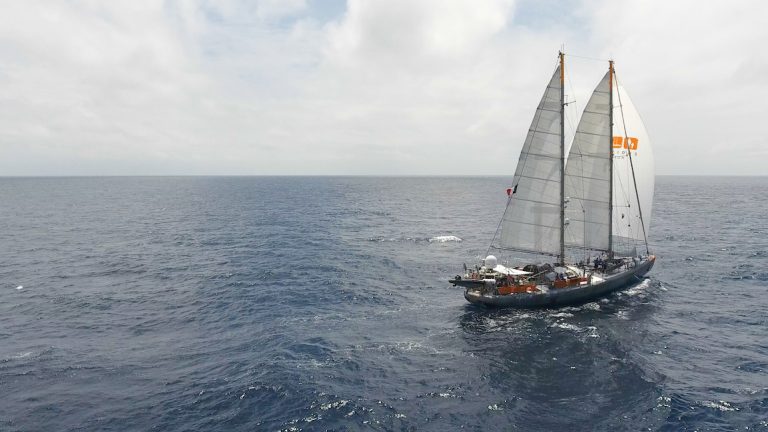 Investigadores de la U. de Chile navegarán en embarcación francesa para investigar el Cambio Climático