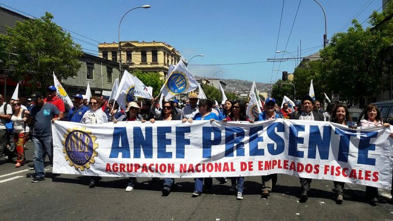 Apoyado por la derecha, Gobierno logra aprobar reajuste de 3,2% a funcionarios fiscales