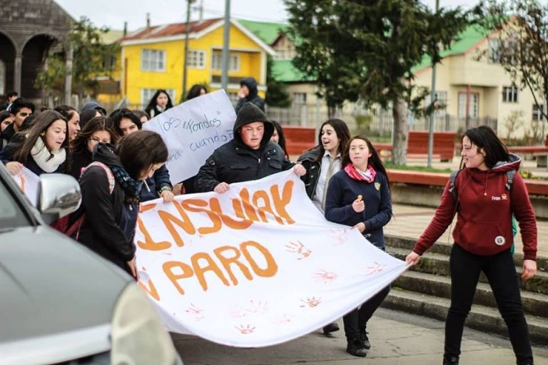 Movilización estudiantil en territorio insular de Quinchao por derechos y justicia