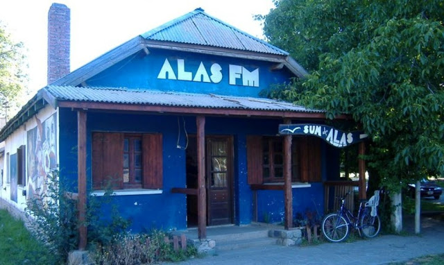 Nuevo atentado a emblemática Radio FM ALAS de El Bolsón (PuelMapu, Argentina) / Nota y audios