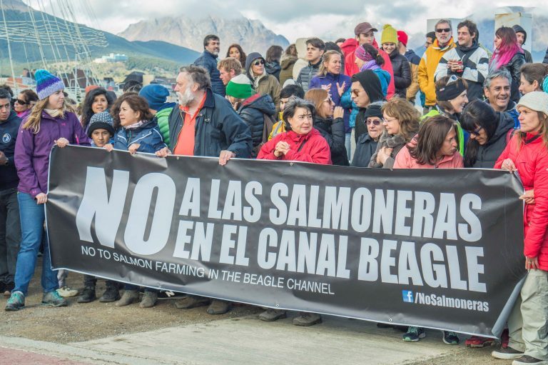 Argentina prohíbe instalación de Industria salmonera en Tierra del Fuego