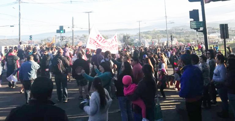 Producción salmonera detenida en Quellón por exigencia de mejores condiciones laborales