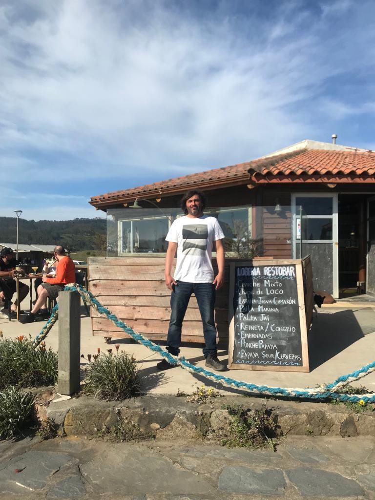 Dueños y chefs de restaurantes de Cobquecura, Chile: “Eliminar el salmón de cultivo del menú es un tema ético”