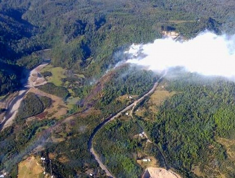 Incendio forestal se registra en Parque Nacional Hornopiren. Decretan Alerta Roja en la Comuna de Hualaihue