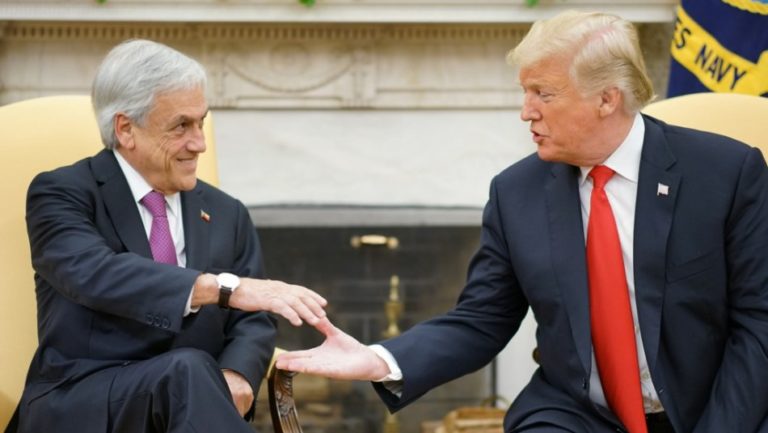 Piñera y Trump se están quedando solos con su dios neoliberal