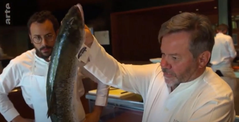 VIDEO: Michel Troigros, uno de los mejores Chef del mundo retira de su restaurant el salmón de cultivo