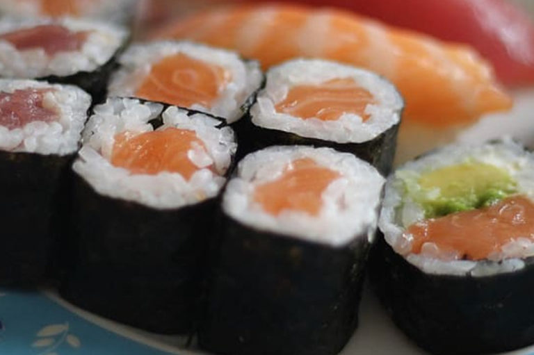 Alerta por sushi de salmón chileno: Existe etiquetado incorrecto y falta de información confiable en el punto de venta