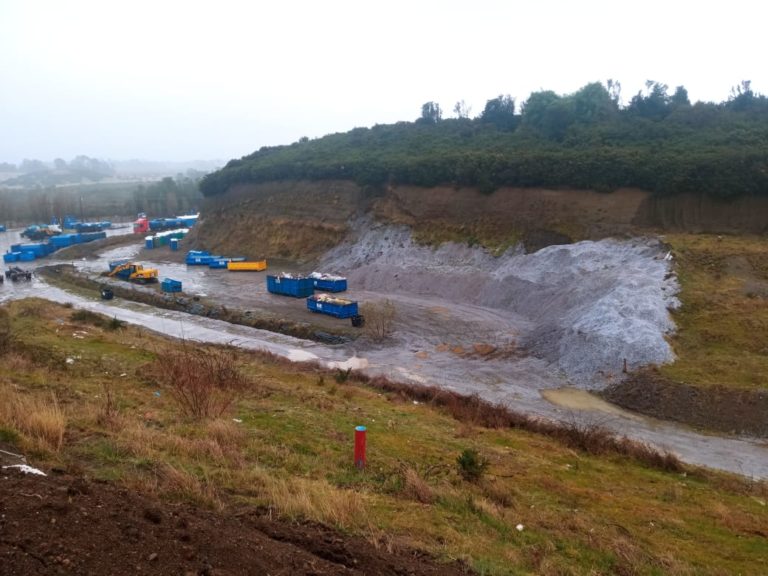 Pretenden reabrir vertedero de la Industria acuícola en zona de sacrificio de Mocopulli (Chiloé)