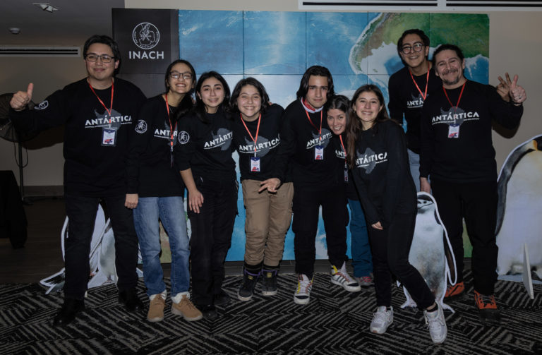 Estudiantes de Puerto Montt y Talca viajarán a la Antártica como ganadores y ganadoras de la FAE XIX