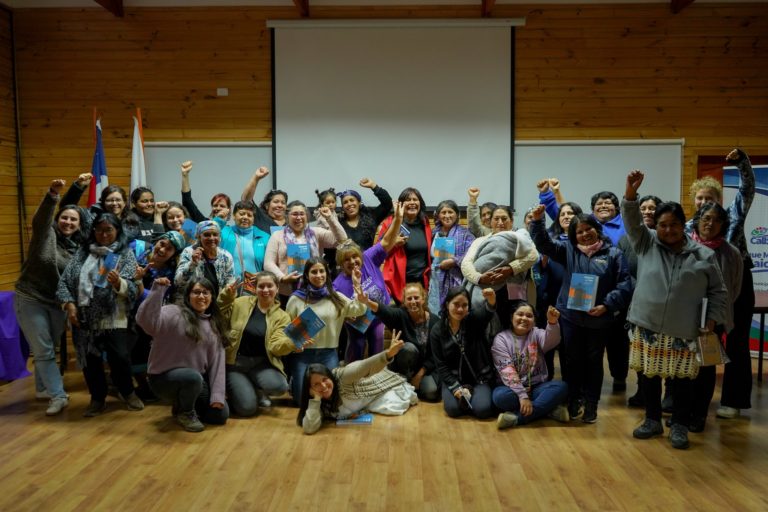 Mujeres de pueblos Mapuche y Kawesqar defienden Ley Lafkenche en su primer «boletín de Mujeres del mar»