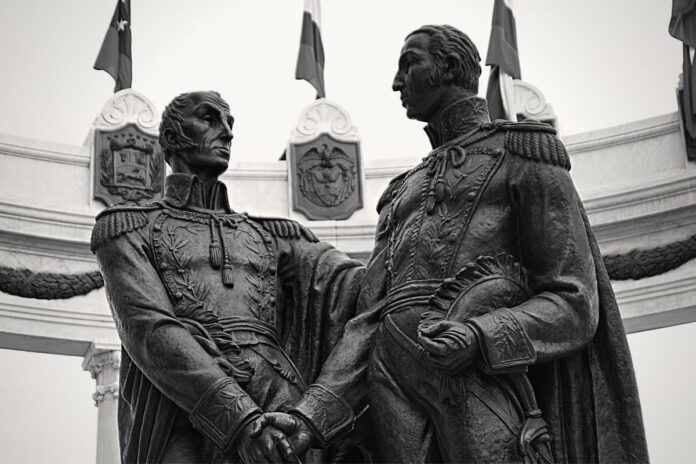 Encuentro en Guayaquil de los libertadores Simón Bolivar y José de San Martín.  El día en que el argentino bajó el moño.