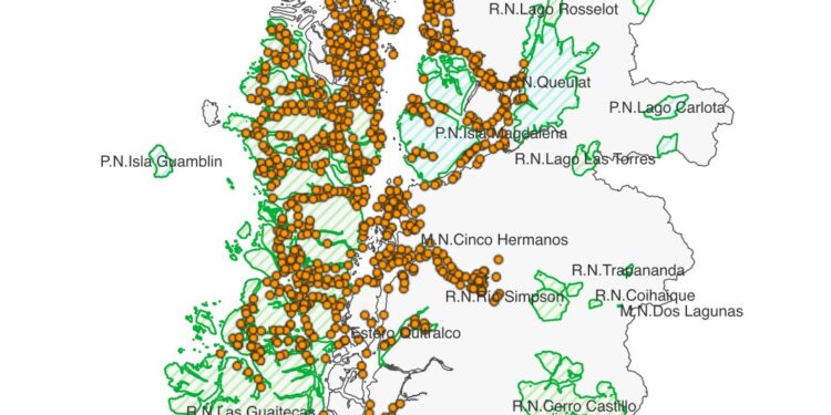 Expansión salmonera en ECMPOs, CRUBC y el Mundo al Revés del Litoral de Aisén