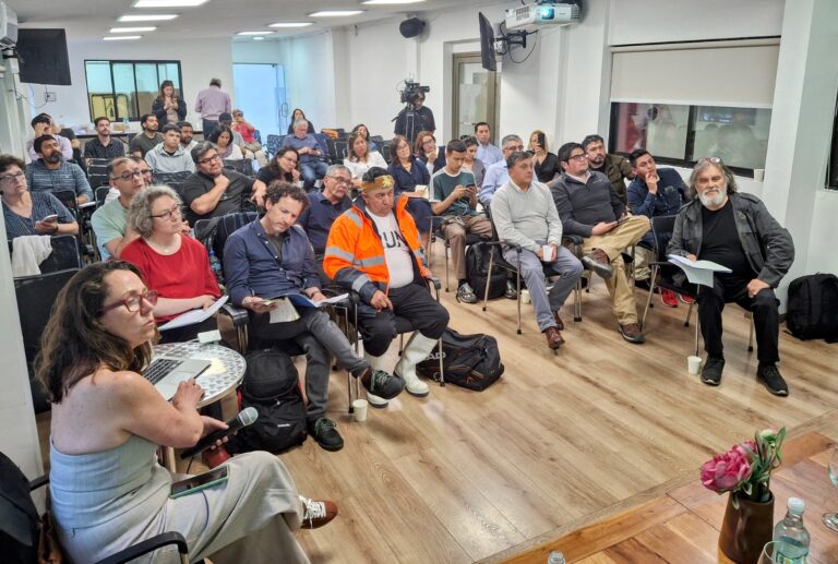 Trabajo forzado en industria salmonera: Declaración de Fundación Libera por amedrementamiento en seminario